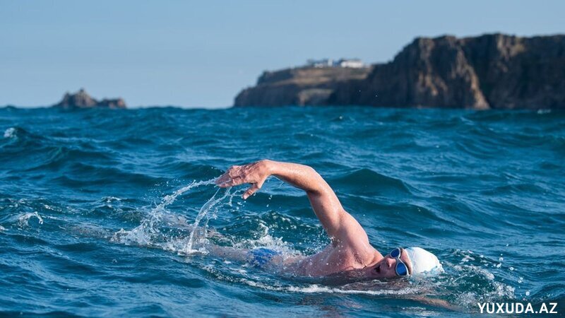 Yuxuda dənizdə üzmək