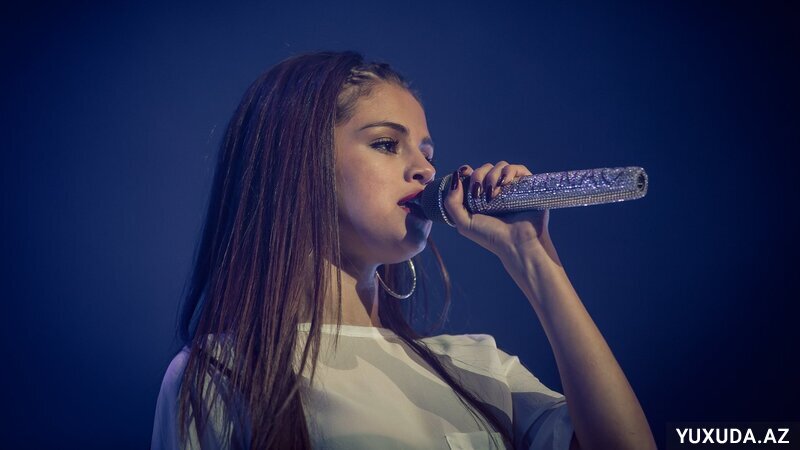 Yuxuda mahnı oxumaq