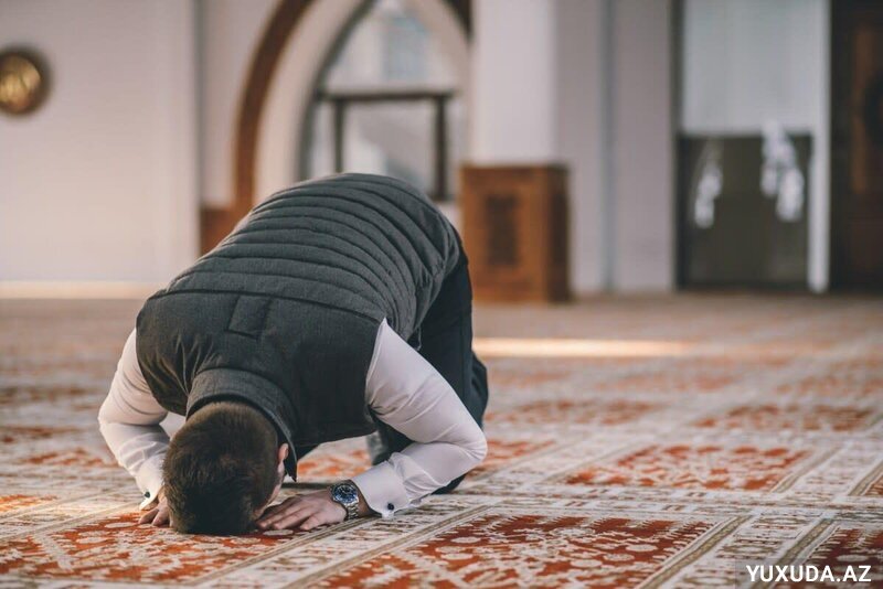 Yuxuda namaz qılmaq