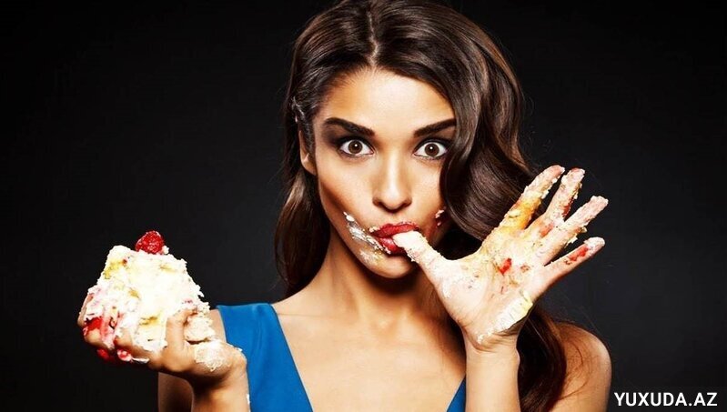 Yuxuda şirniyyat yemək